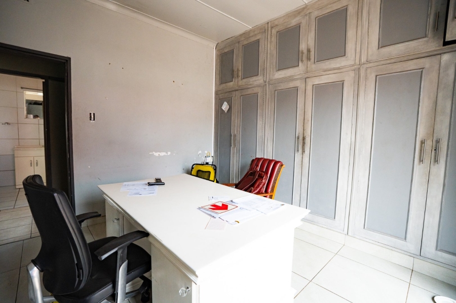 Commercial Property for Sale in Freemanville North West
